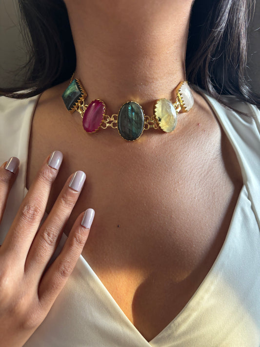 Queen Of Heart Choker Set- Brass