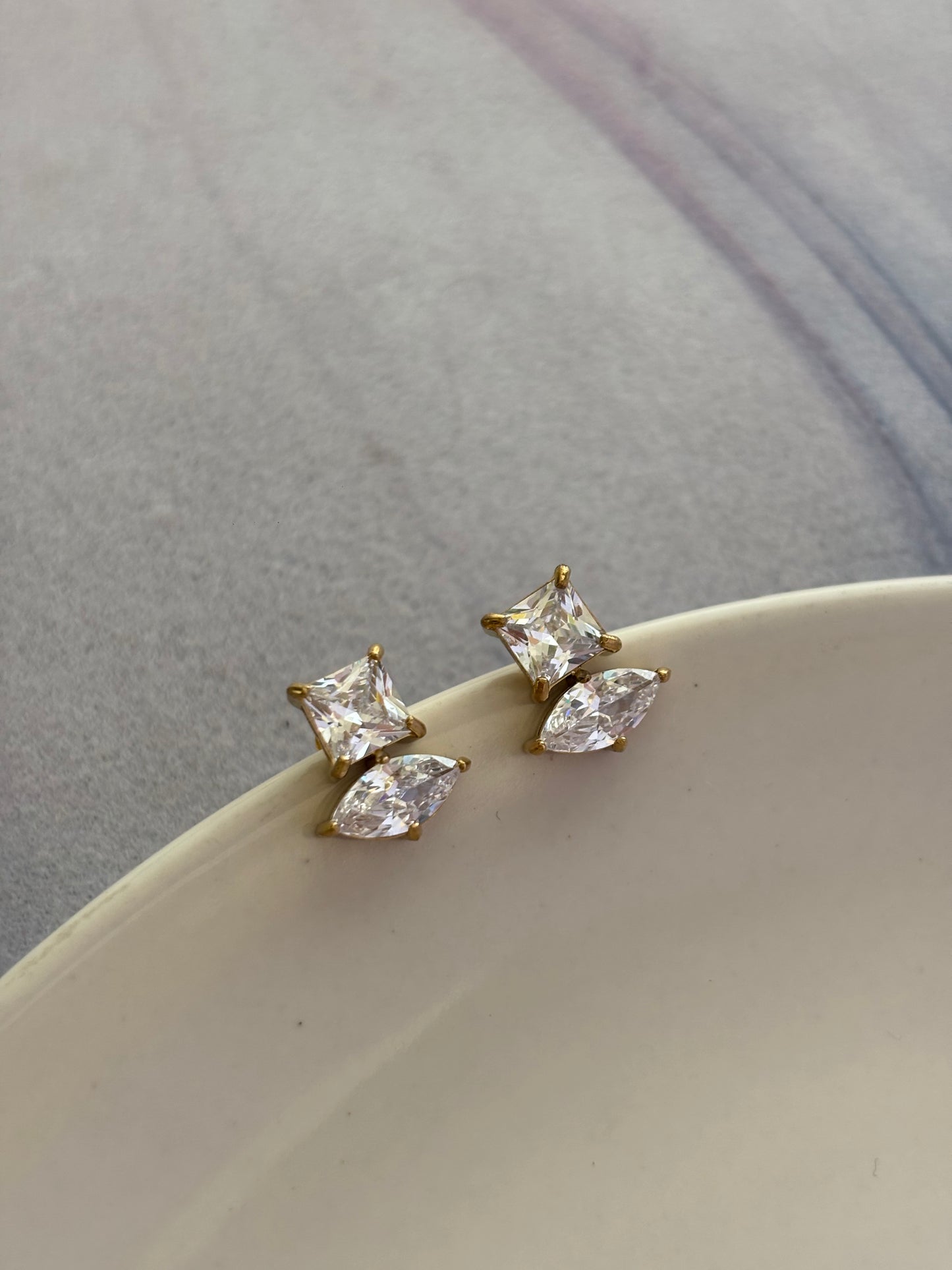 Toi-Moi Solitaire Studs