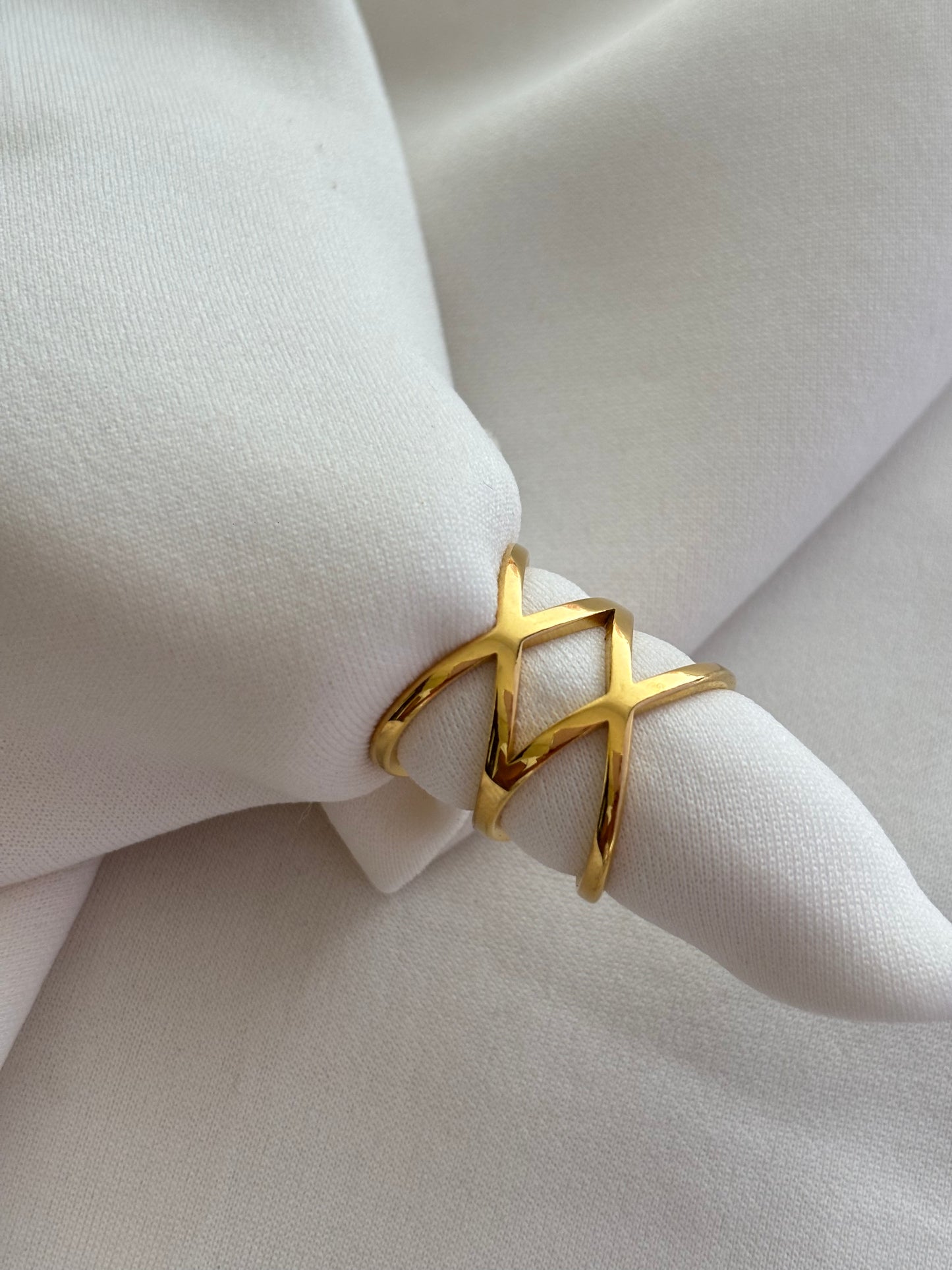 Lisa Criss-cross Ring- Size 6