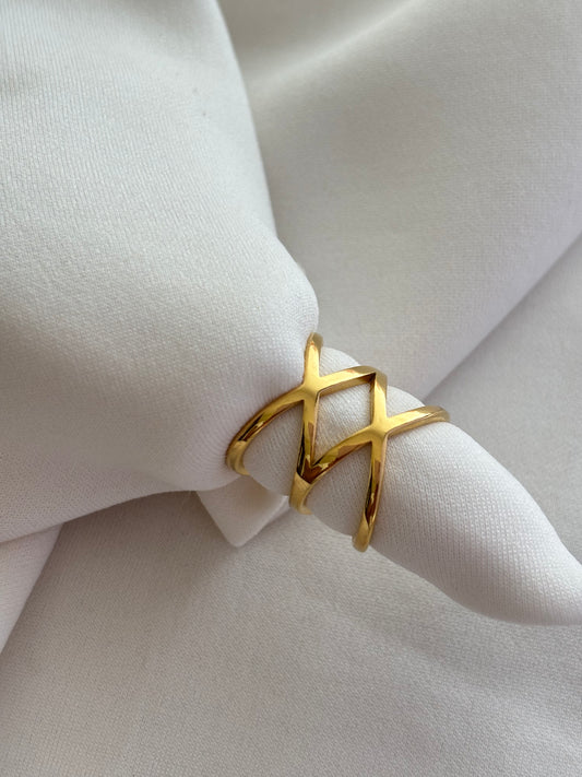 Lisa Criss-cross Ring- Size 6