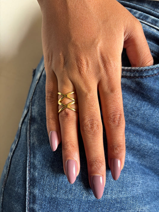 Lisa Criss-cross Ring- Size 6