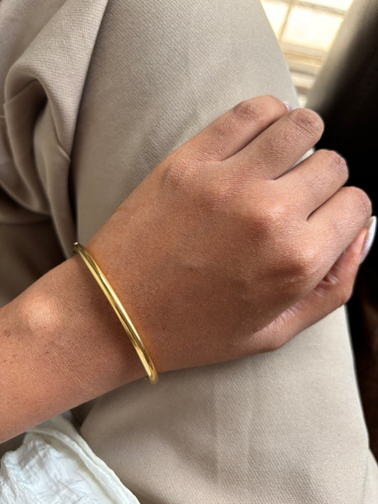 Sleek Solid Gold Kada Bracelet