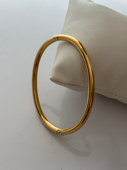 Sleek Solid Gold Kada Bracelet