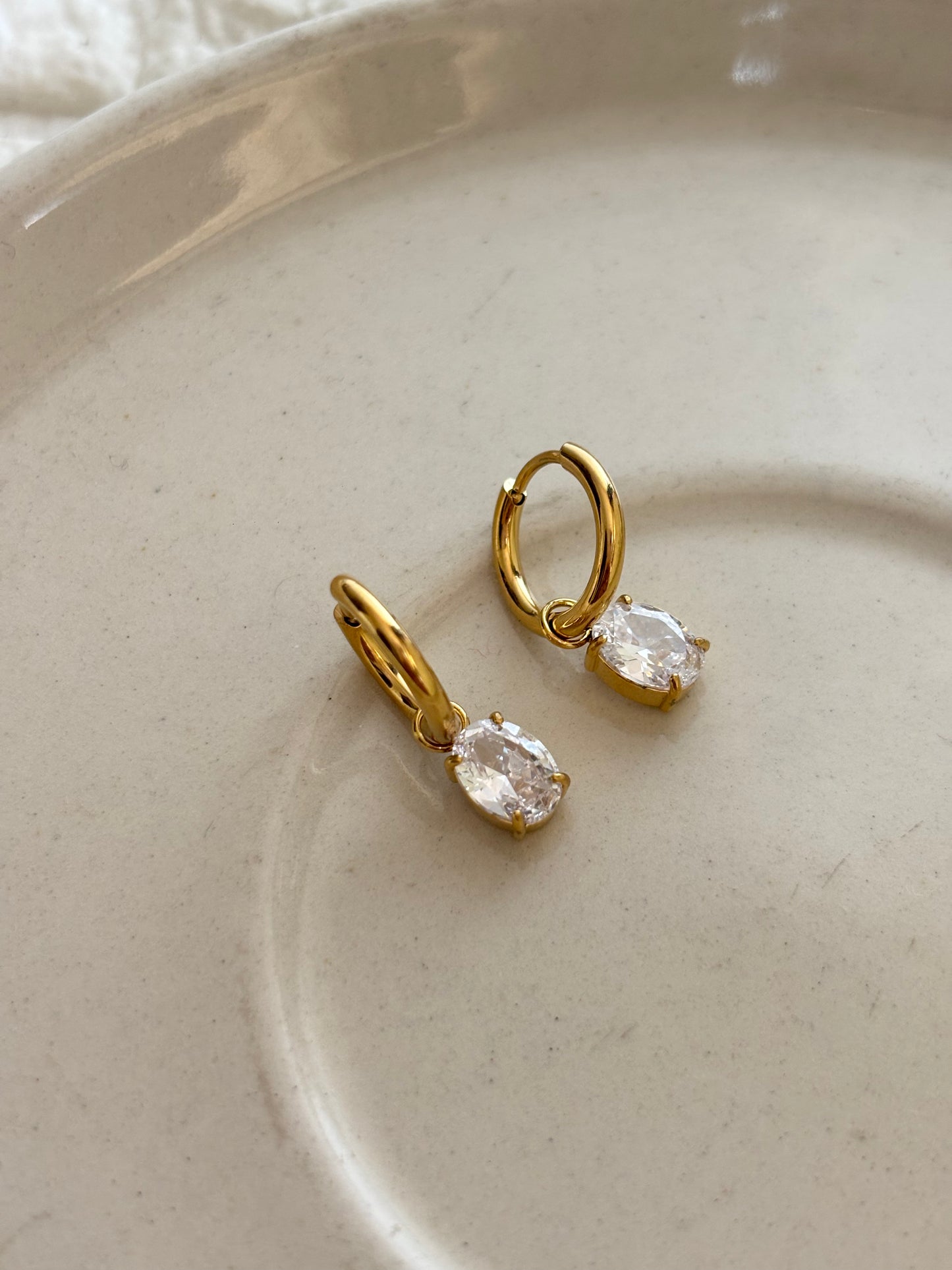 Oval Solitaire Huggies