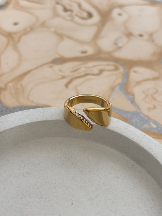 Grecia studded Ring (Size-7)