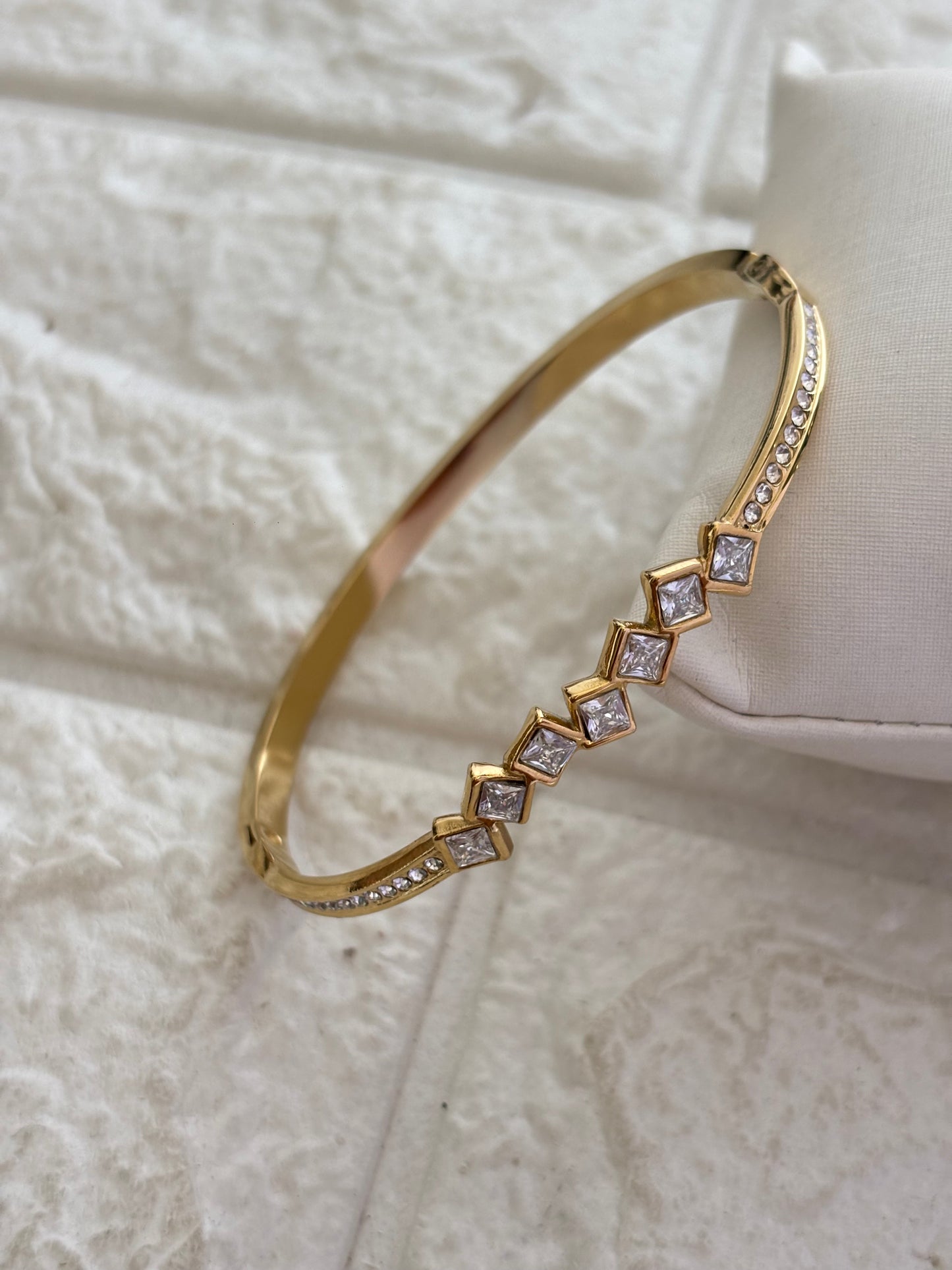 Diamond Dew Studded Bracelet