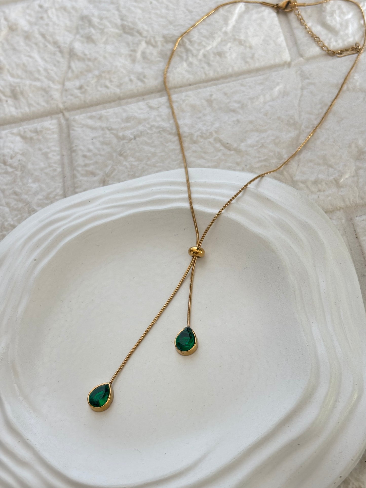 Emerald Drop Pull-Up Necklace